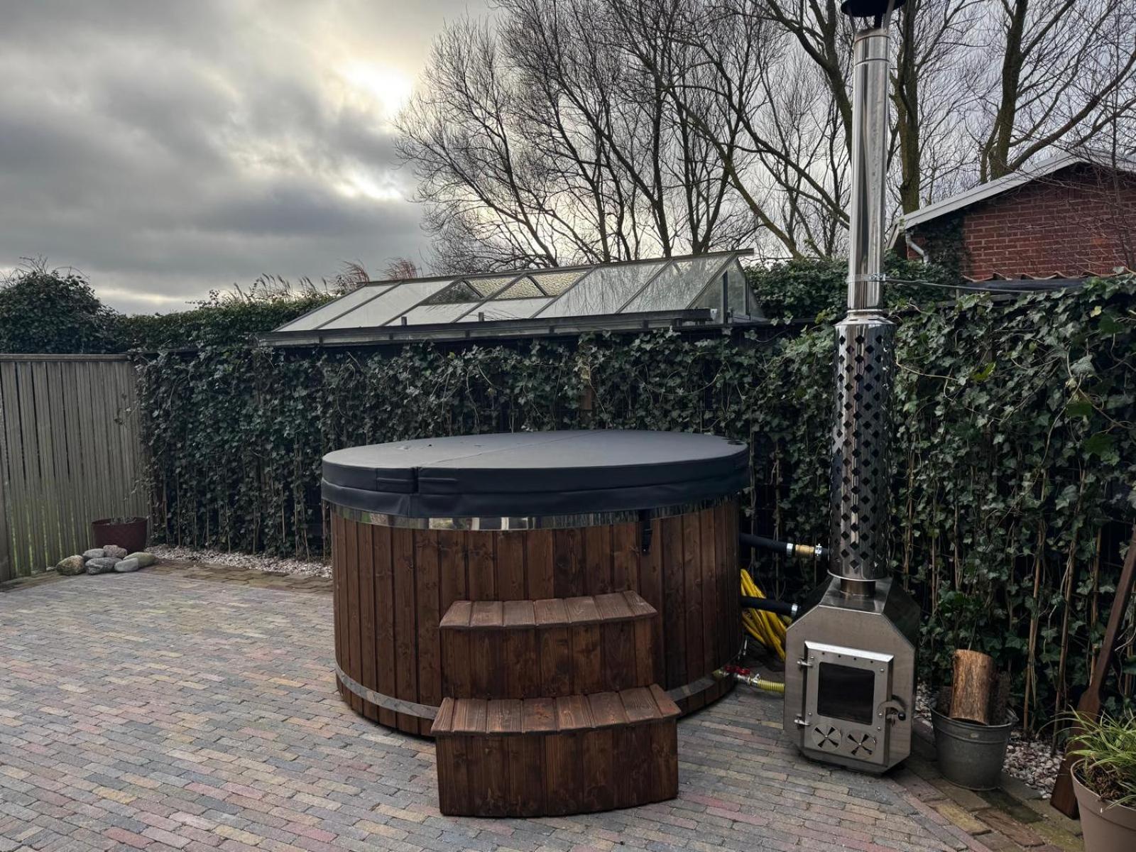 دِن بورِخْ Gastsuite Het Duinroosje Met Hottub Op Het Prive Terras! المظهر الخارجي الصورة